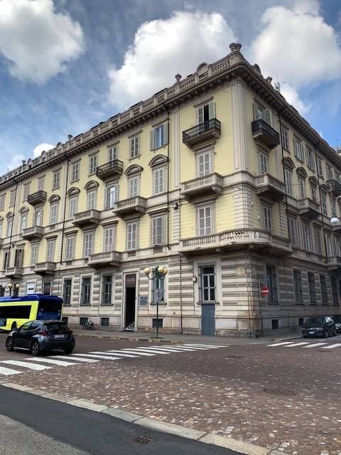 locale commerciale in vendita a Torino in zona Centro Storico