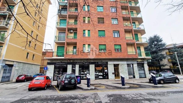negozio in vendita a Torino in zona Parella