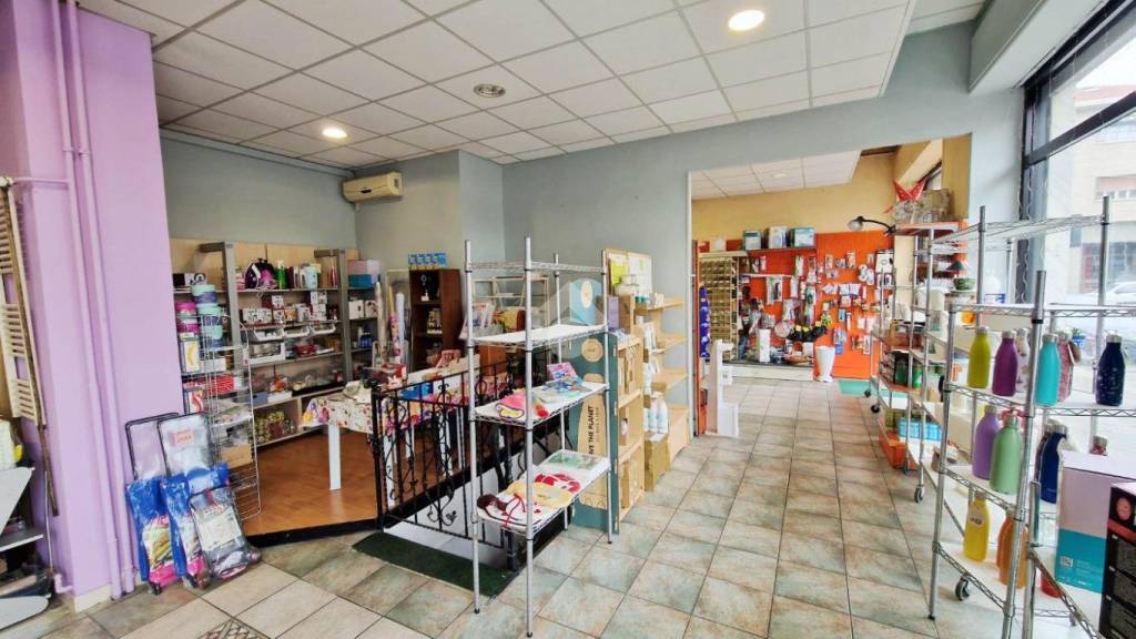negozio in vendita a Torino in zona Parella