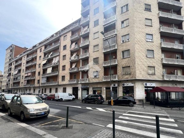 negozio in vendita a Torino in zona Borgata Vittoria