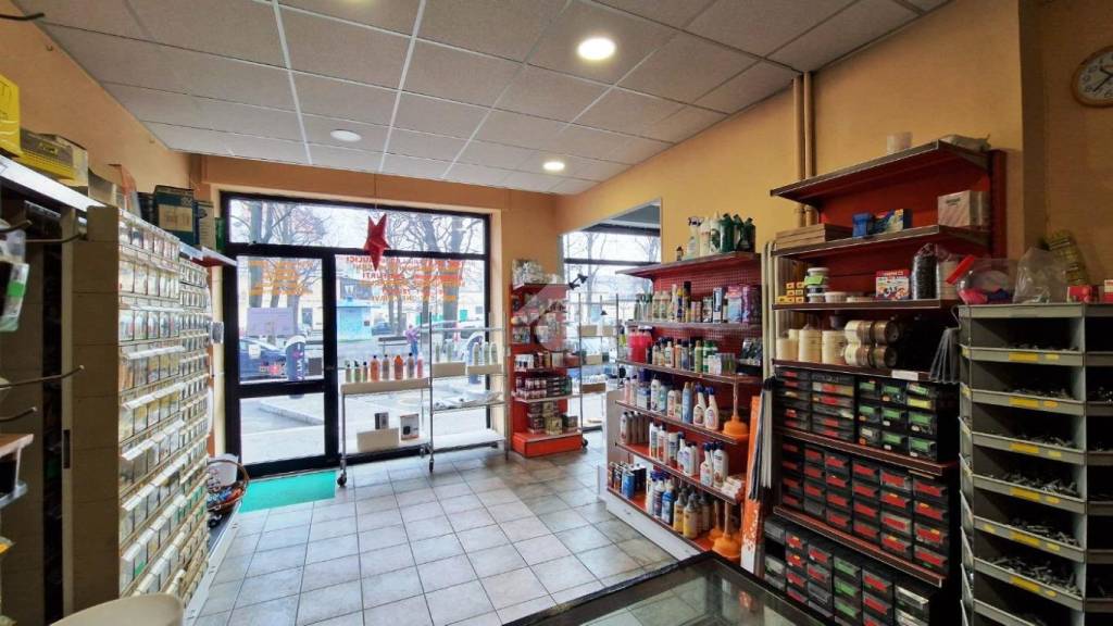 negozio in vendita a Torino in zona Parella