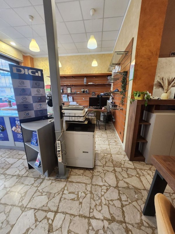 negozio in vendita a Torino in zona Mirafiori Sud