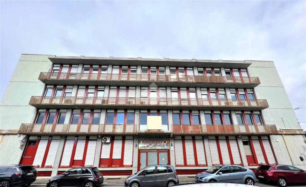 capannone in vendita a Torino in zona Madonna di Campagna