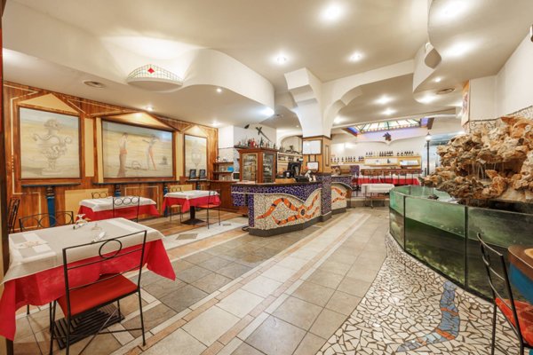 locale commerciale in vendita a Torino in zona San Salvario