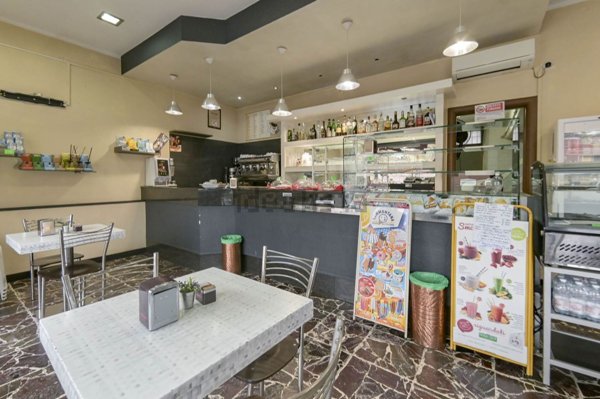 negozio in vendita a Torino in zona Borgata Vittoria