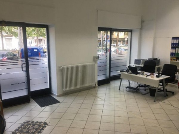 negozio in vendita a Torino in zona San Donato