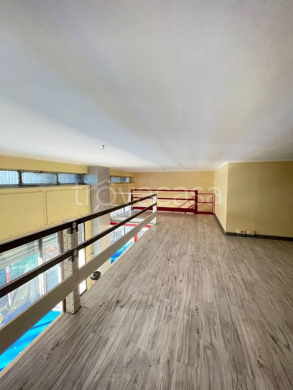 negozio in vendita a Torino in zona Mirafiori Sud