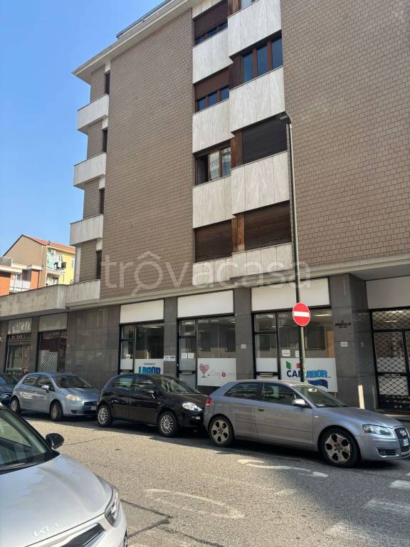 negozio in vendita a Torino in zona Parella