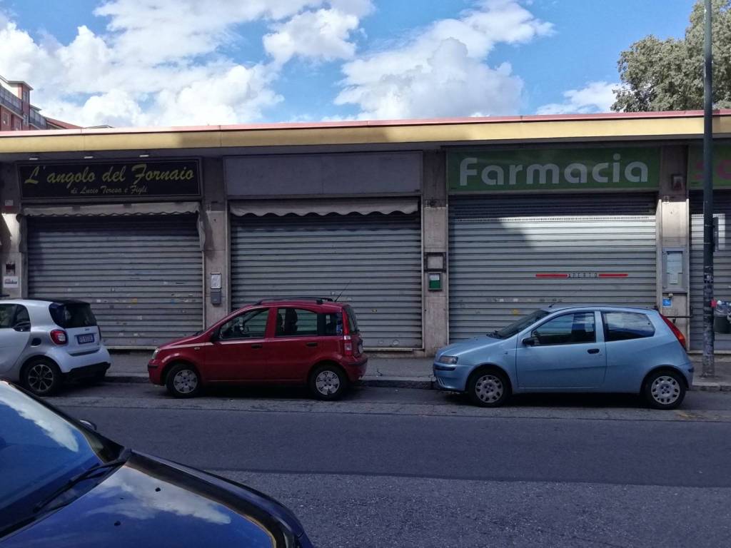 negozio in vendita a Torino in zona Barca