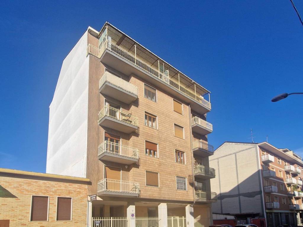 appartamento in vendita a Torino in zona Parella