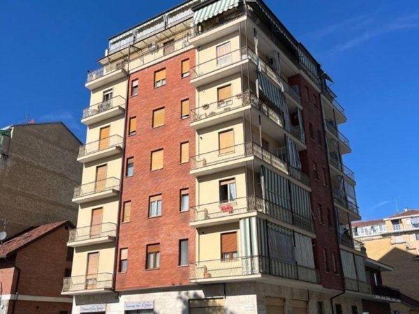 negozio in vendita a Torino in zona Lucento