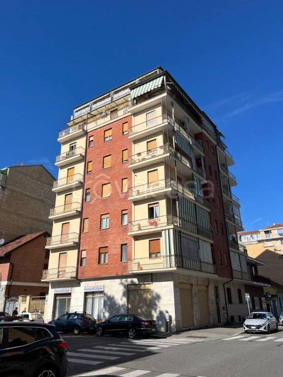 negozio in vendita a Torino in zona Lucento