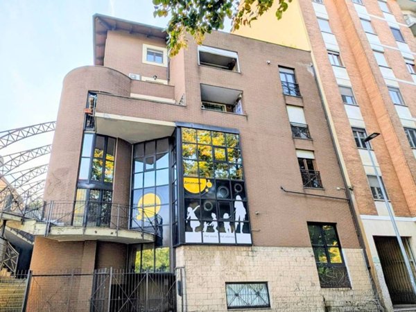 negozio in vendita a Torino in zona Aurora