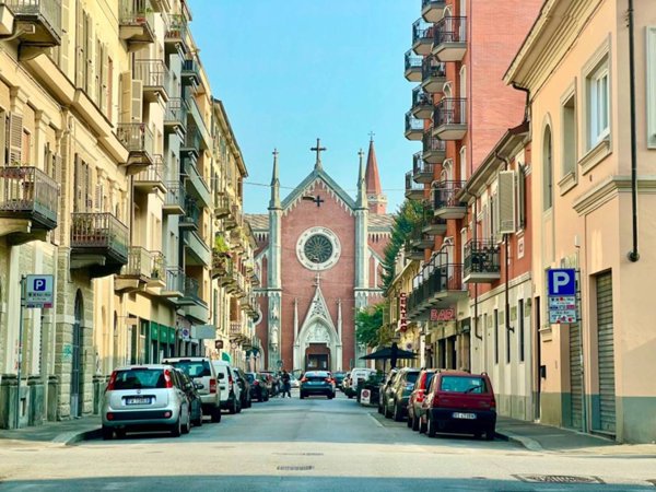 negozio in vendita a Torino in zona Vanchiglia