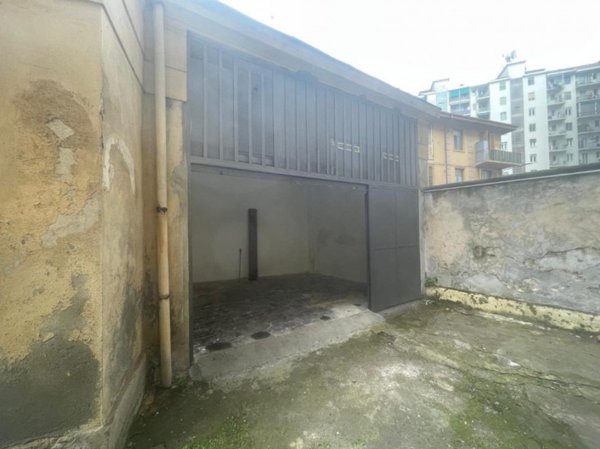locale di sgombero in vendita a Torino in zona San Donato