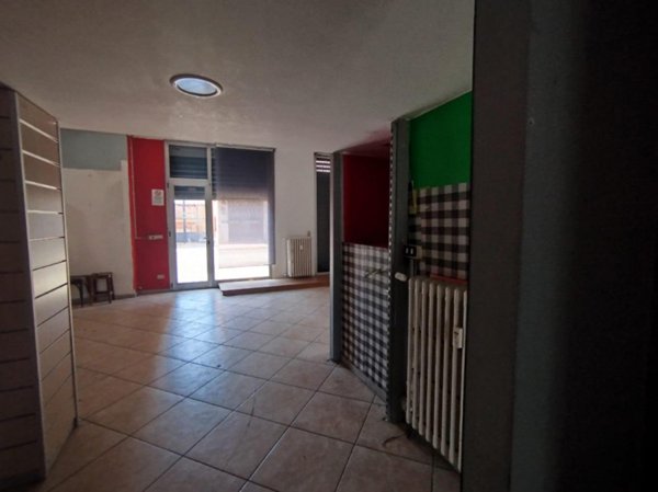 negozio in vendita a Torino in zona Parella