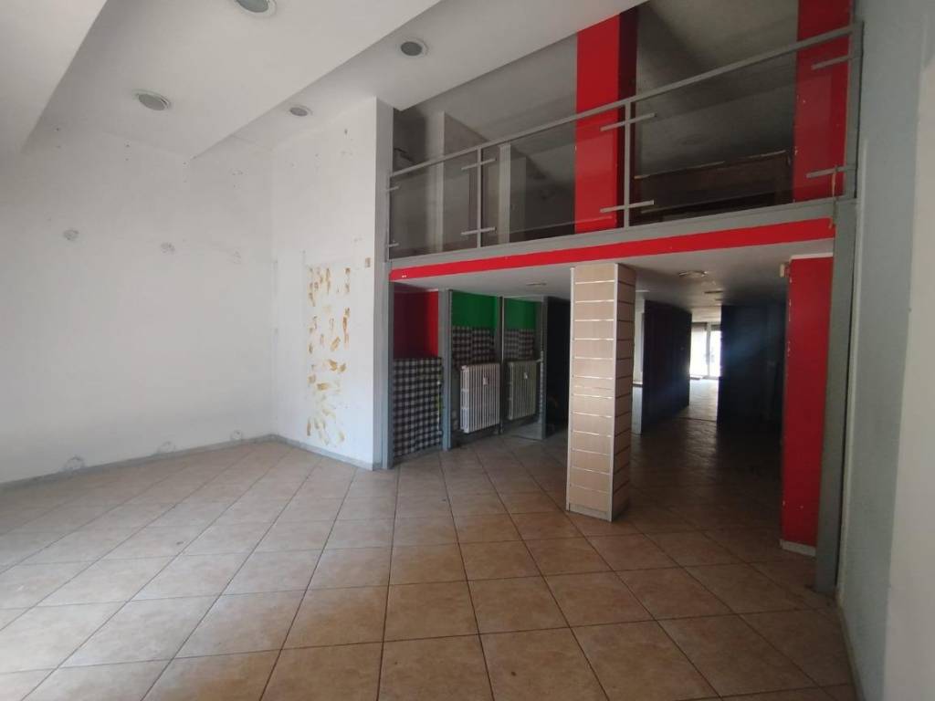 negozio in vendita a Torino in zona Parella