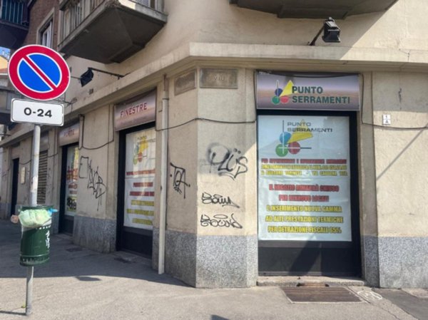 negozio in vendita a Torino in zona Lucento