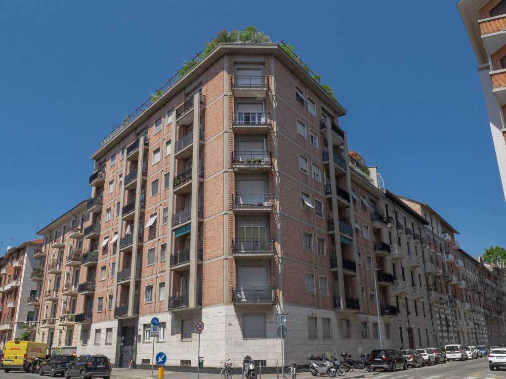 appartamento in vendita a Torino in zona Cit Turin
