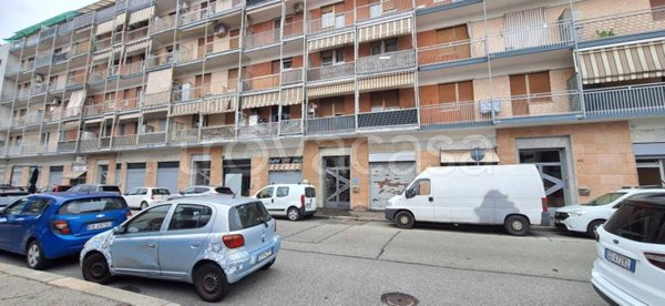 negozio in vendita a Torino in zona Mirafiori Sud