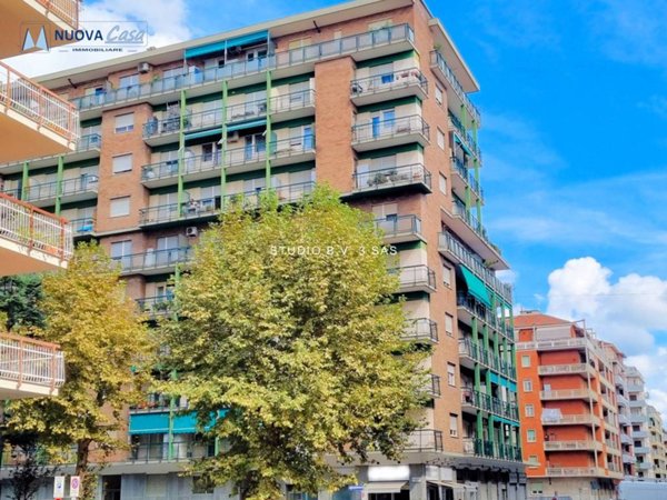 negozio in vendita a Torino in zona Borgata Vittoria