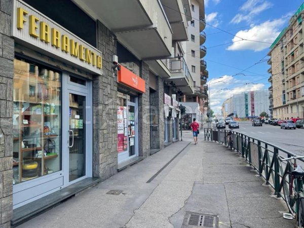 negozio in vendita a Torino in zona Aurora