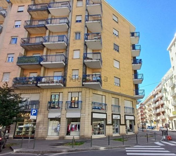 locale commerciale in vendita a Torino in zona Borgata Vittoria