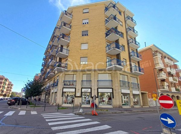 locale commerciale in vendita a Torino in zona Borgata Vittoria