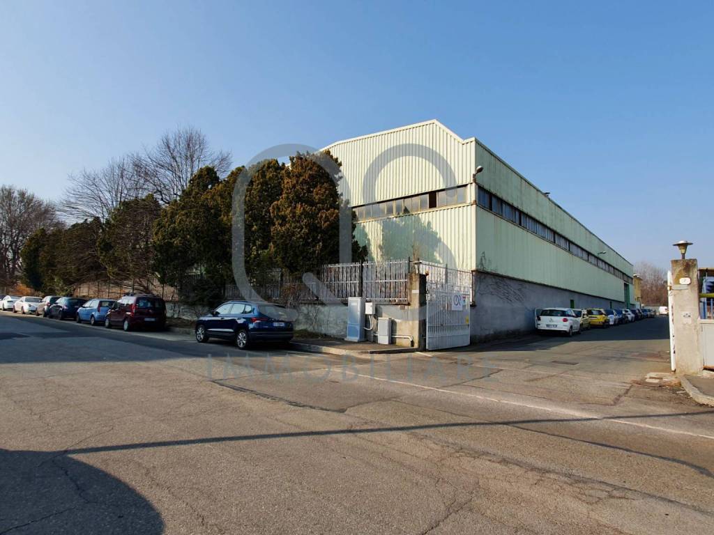 locale commerciale in vendita a Torino in zona Barca