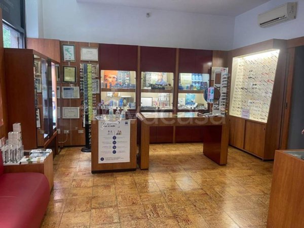 negozio in vendita a Torino in zona Parella