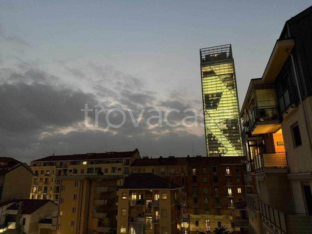 appartamento in vendita a Torino in zona Lingotto