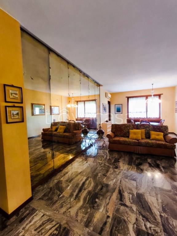 appartamento in vendita a Torino in zona Lingotto