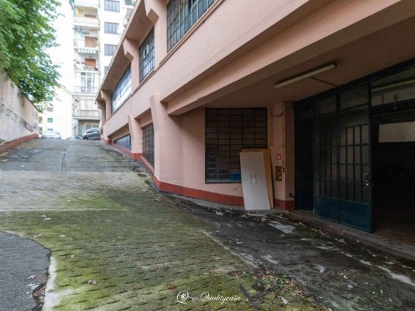 negozio in vendita a Torino in zona Borgata Vittoria