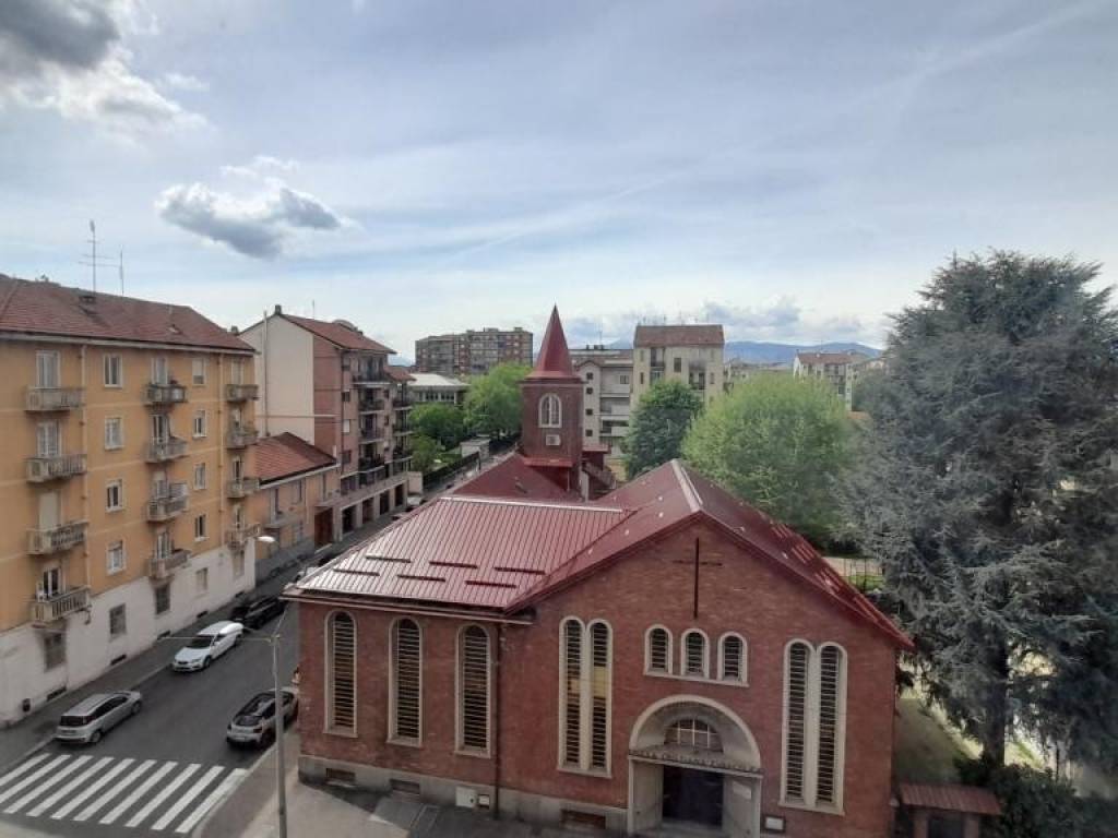 appartamento in vendita a Torino in zona Lucento