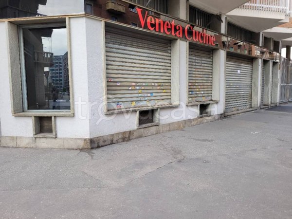 negozio in vendita a Torino in zona Barriera di Milano