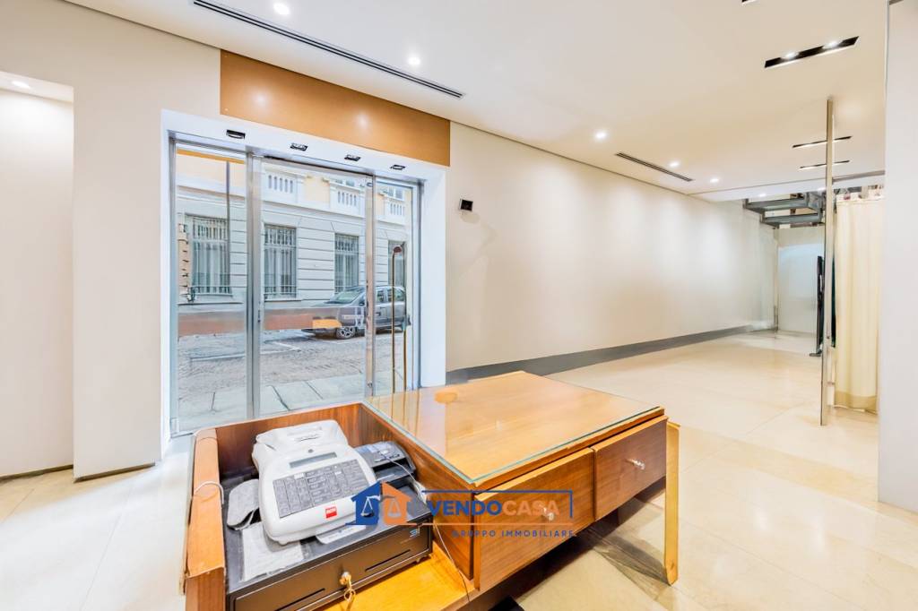 locale commerciale in vendita a Torino in zona Crocetta