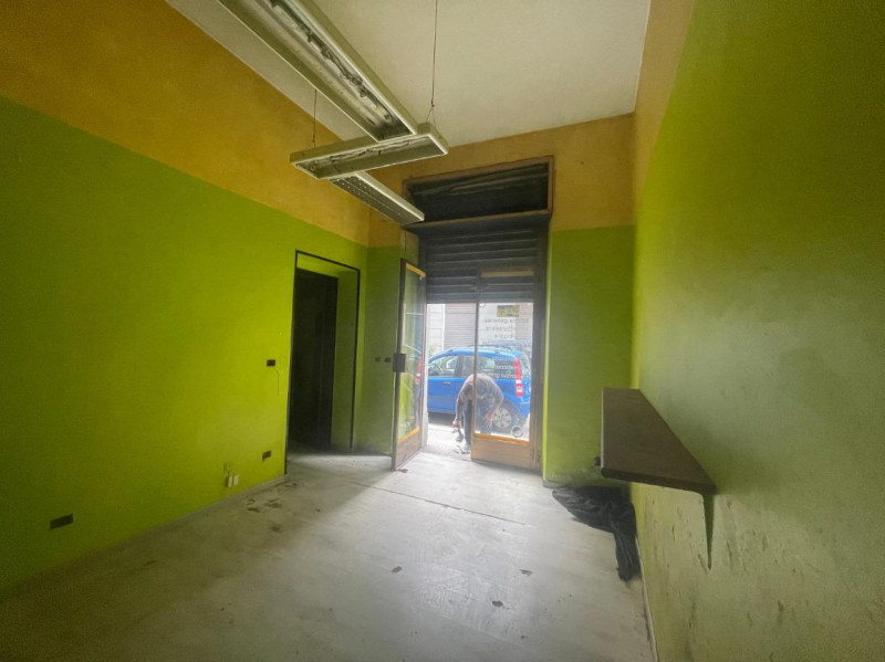 negozio in vendita a Torino in zona Parella