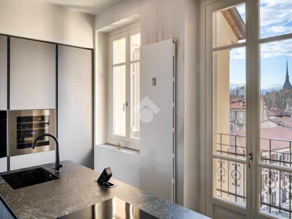 appartamento in vendita a Torino in zona Rosa
