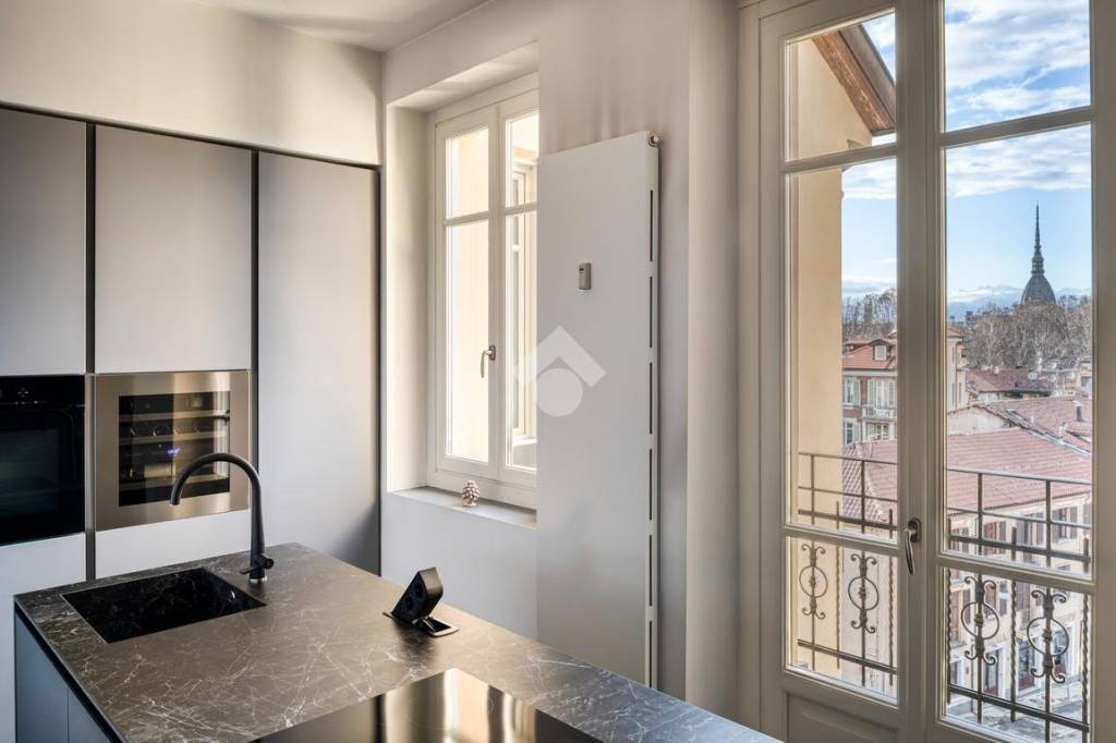 appartamento in vendita a Torino in zona Rosa