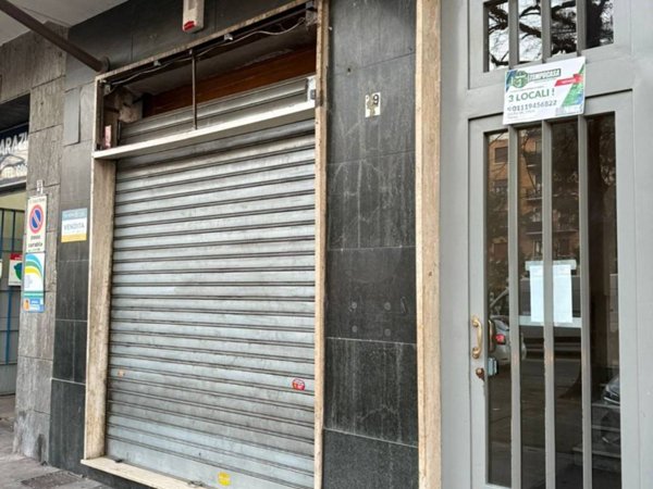 negozio in vendita a Torino in zona Mirafiori Sud