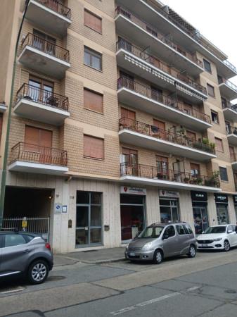 negozio in vendita a Torino in zona Mirafiori Nord