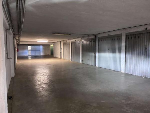 negozio in vendita a Torino in zona Mirafiori Nord