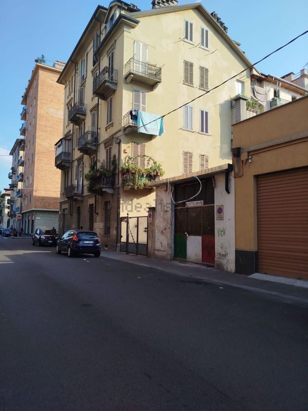 appartamento in vendita a Torino in zona Aurora