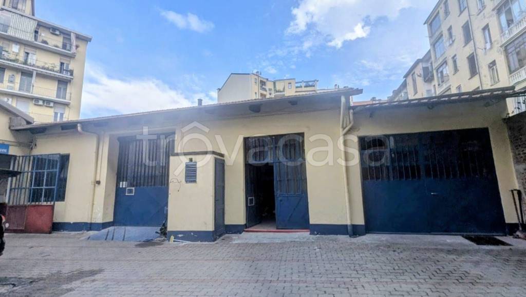 locale commerciale in vendita a Torino in zona Centro Storico