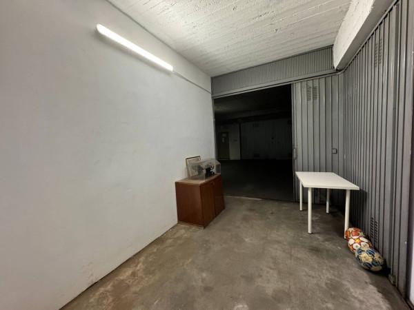 negozio in vendita a Torino in zona Mirafiori Nord