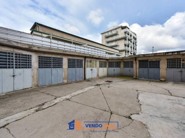 negozio in vendita a Torino in zona Santa Rita