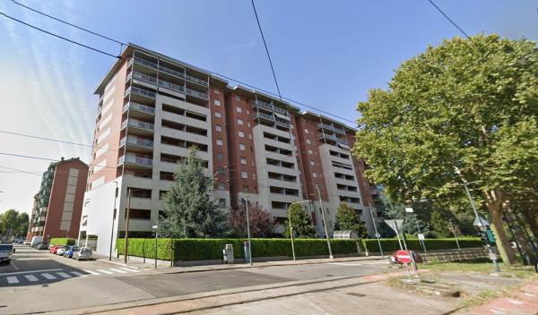 negozio in vendita a Torino in zona Mirafiori Sud