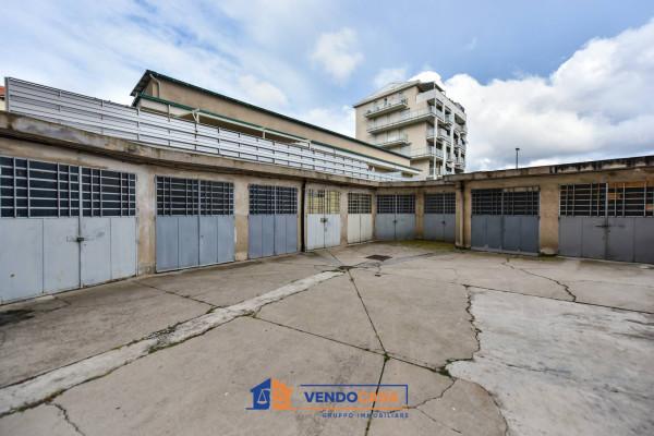negozio in vendita a Torino in zona Santa Rita
