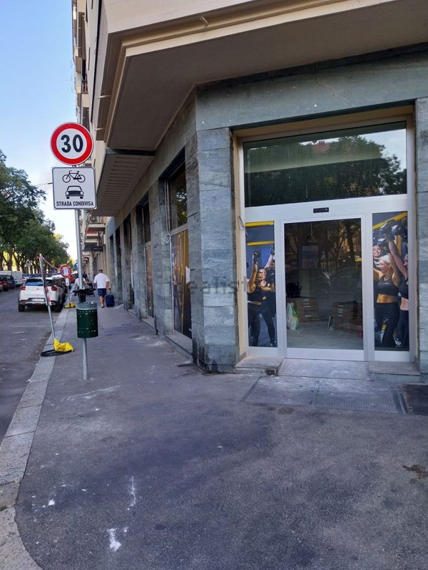 negozio in vendita a Torino in zona Cenisia