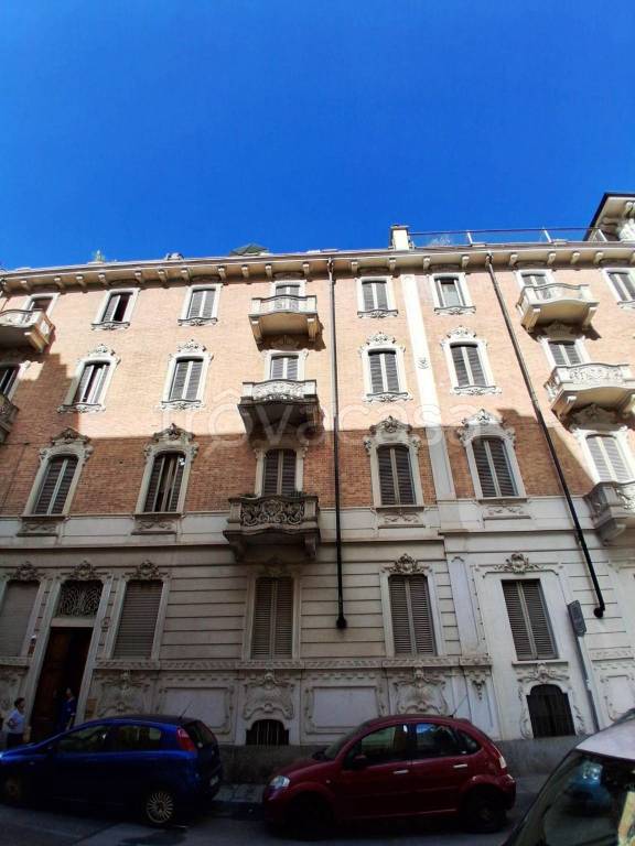 appartamento in vendita a Torino in zona Cit Turin